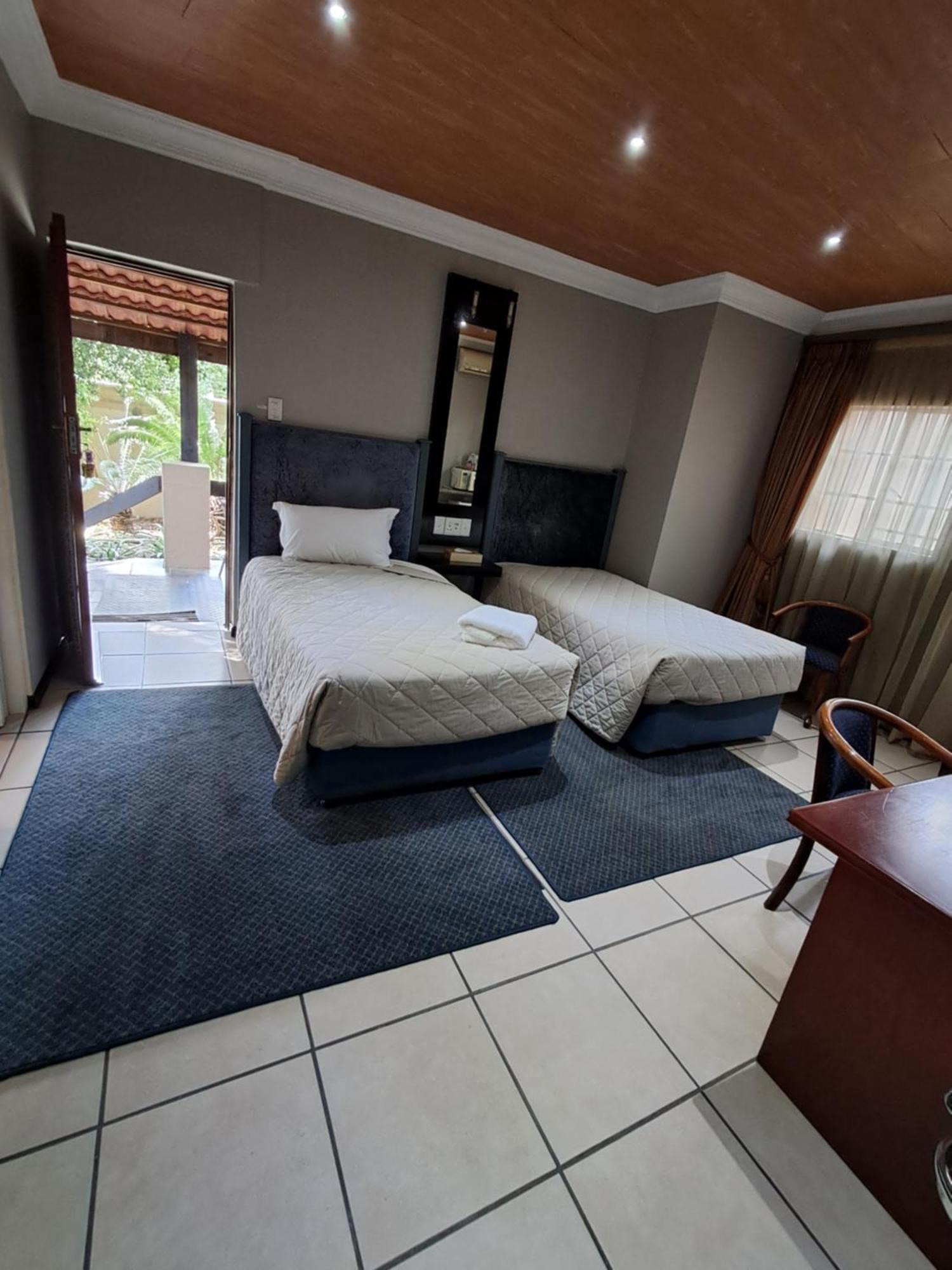 Constantia Manor Guest House Pretoria Exterior photo